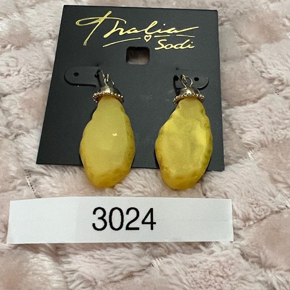 3/$18 Thalia Sodi Vibrant Yellow Earrings with Silver Detail Lot 3024 - Picture 5 of 5